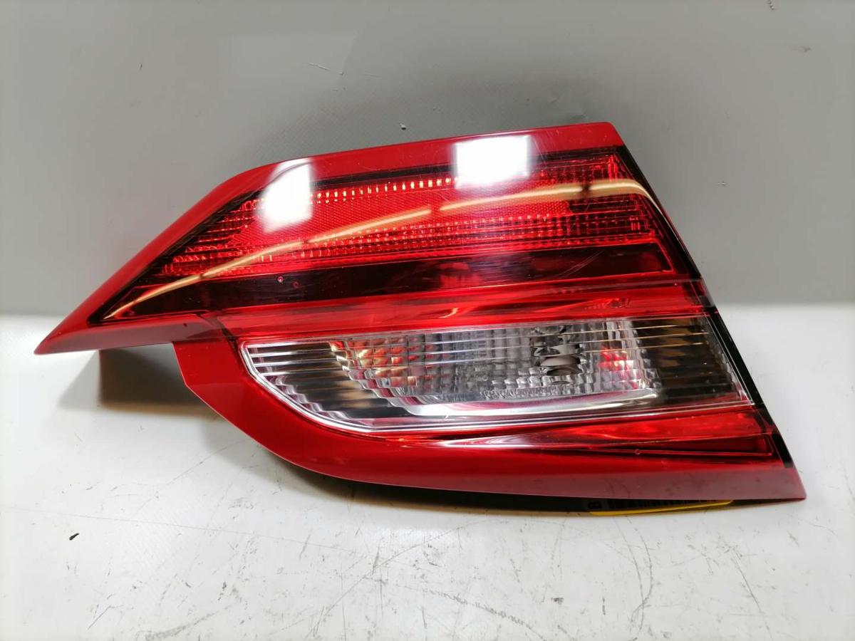 Ford Fiesta MK7 original Rücklicht Rückleuchte Schlussleuchte innen links Bj.2019 Ford Fiesta MK7 original Rücklicht Rückleuchte Schlussleuchte innen links Bj.2019